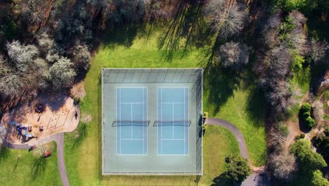 4K-aerial-drone-shot-overlooking-local-Portland,-Oregon-public-tennis-court