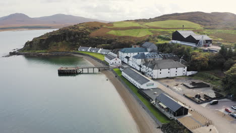 Destilería-De-Whisky-Panorama-Aéreo-Bunnahabhain