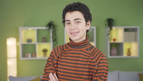 retrato de un niño feliz e inteligente.