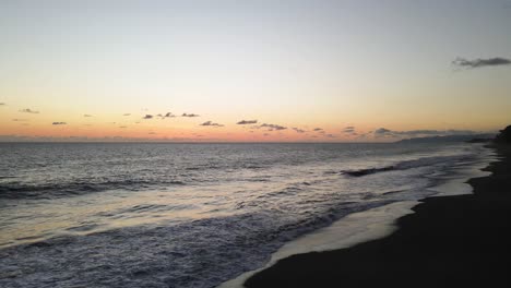 Langsame-Luftaufnahme-Des-Sonnenuntergangs-Am-Strand-Der-Halbinsel-Osa,-Costa-Rica