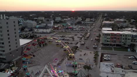 salida aérea del amanecer sobre la rueda de la fortuna en carolina beach nc, carolina del norte