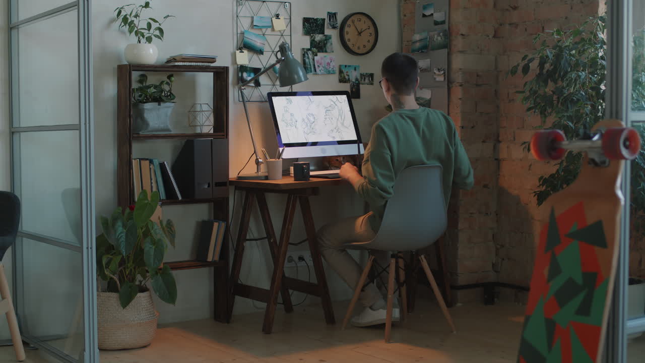 Hipster grafisk designer arbejder hjemmefra