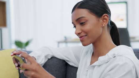 Frauen-,-Telefon--Und-Social-Media-Unterhaltung