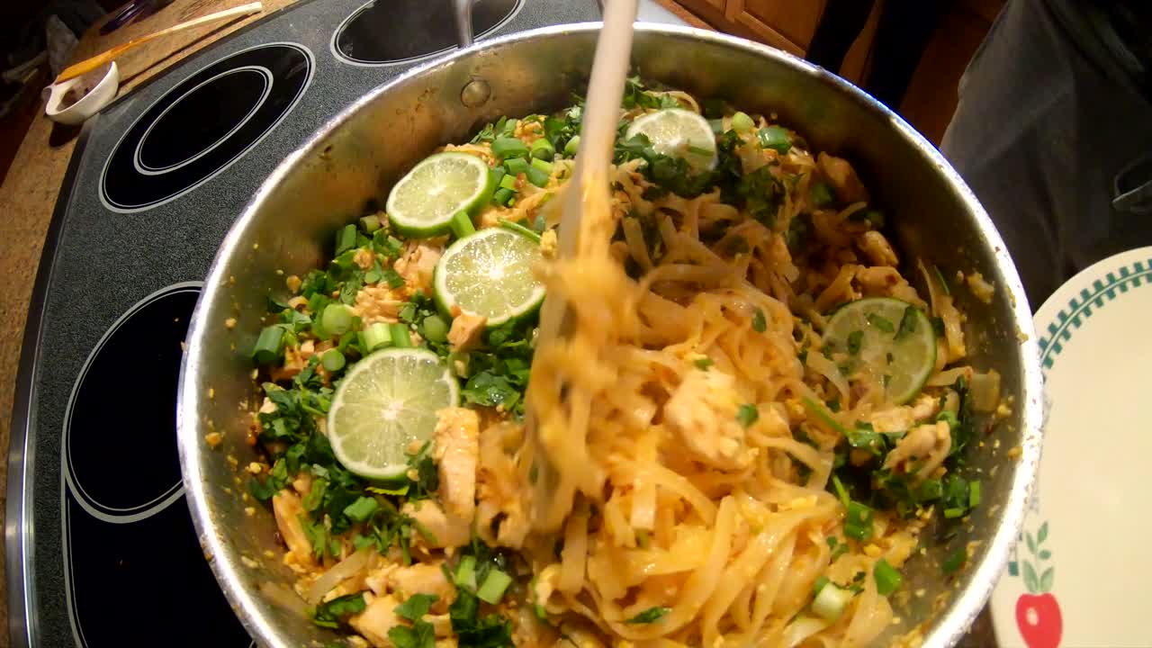 냄비의 관점에서 저녁 식사의 pov