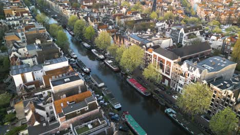 canales y casas de canales famosos en ámsterdam, países bajos