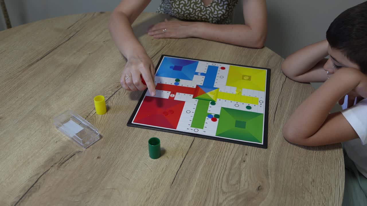 Gioca a Ludo Board Game