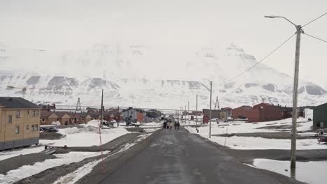 Local-street-of-freezing-cold-town-in-Svalbard-island,-handheld-view