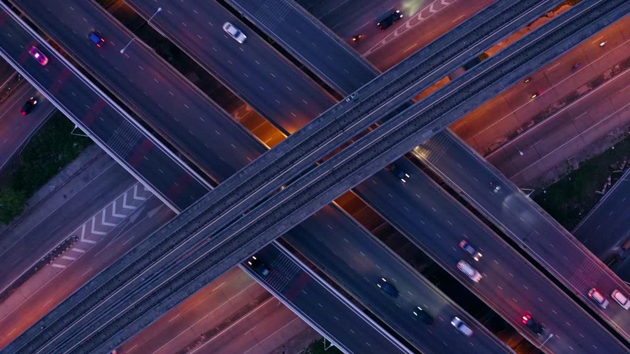 밤의 도로 교통