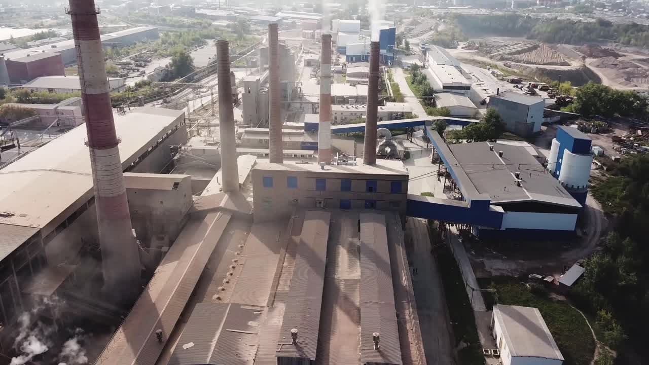 vista aérea de una gran planta industrial