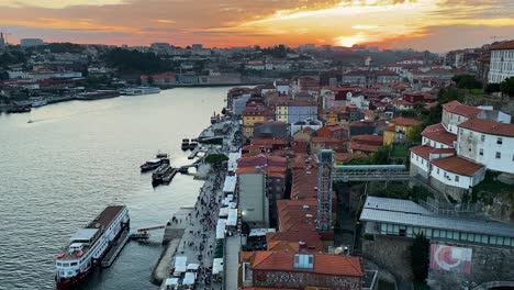 porto vista del fiume douro al tramonto