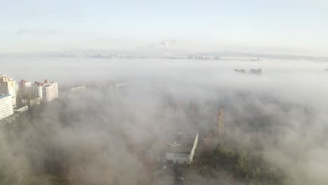 Paisaje-Urbano-De-Chisinau,-Moldavia-Cubierto-Por-Una-Mezcla-De-Polvo-En-La-Contaminación-Del-Aire,-Emergencia-Climática-Por-Contaminación-Del-Aire