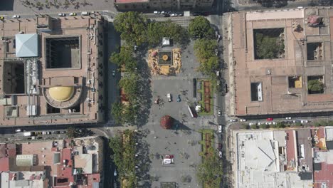 Vista-De-Arriba-Hacia-Abajo-Del-Parque-Expiatorio-Con-La-Catedral-Del-Santísimo-Sacramento-En-Guadalajara,-Jalisco,-México