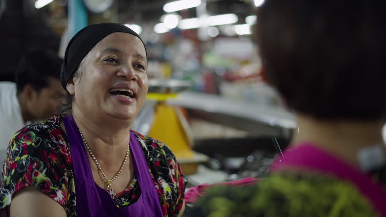 Conversation at a Market Stall