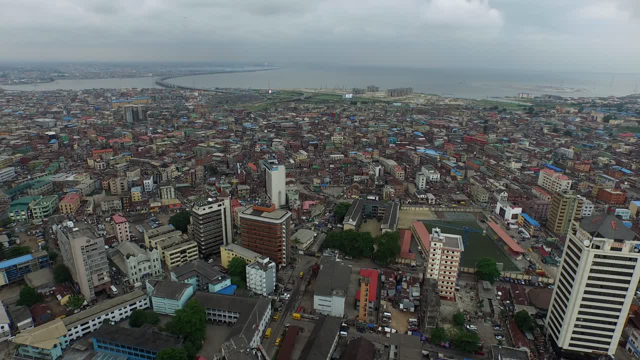 Lagos, Nigeria, Länsi-Afrikan suurin taloudellinen keskus.