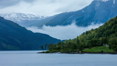 timelapse - morning on the lake lovatnet, norway