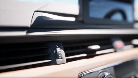 primer plano de las aberturas de aire acondicionado de un automóvil