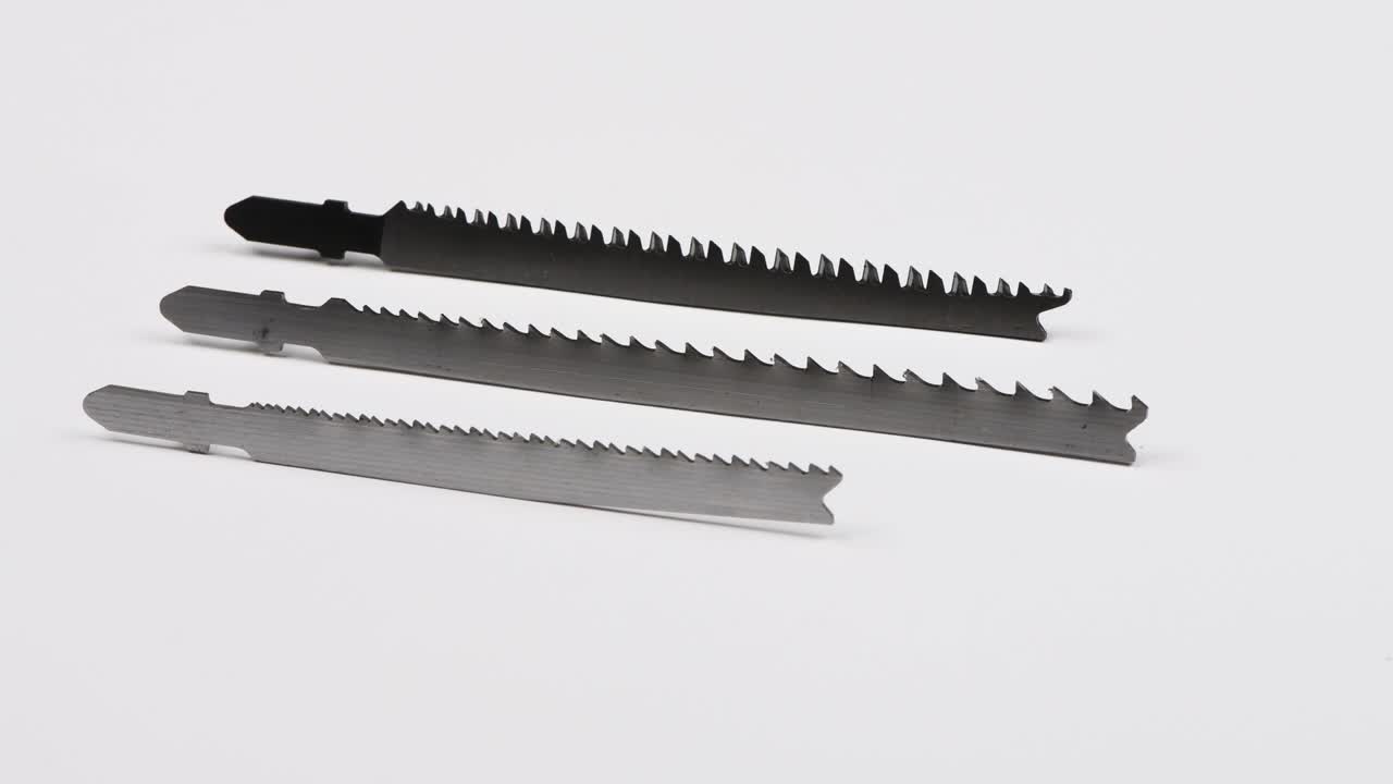 файлы для электрической головоломки, изолированные на белом. для резки металла, дерева и пластика. боковой вид. петлевое движение. вращение 360.