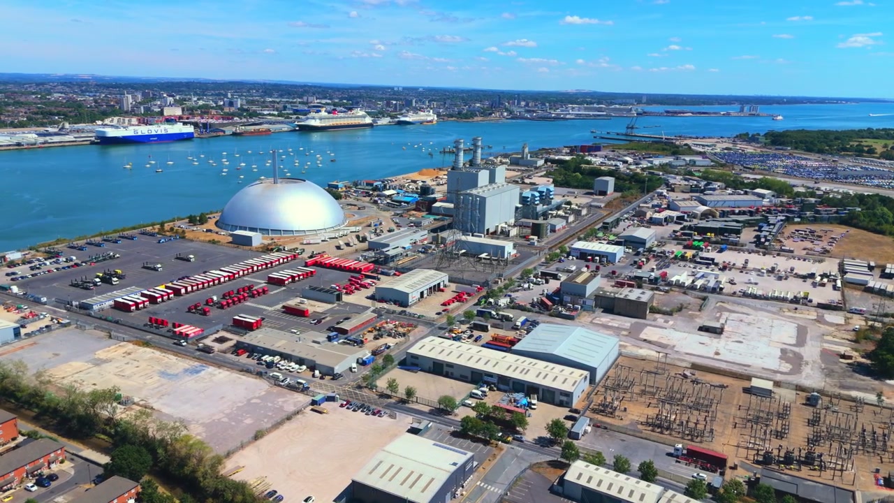 O Parque Industrial Marchwood é um importante complexo comercial situado ao longo de Southampton Water em Hampshire, Inglaterra. O local apresenta pátios de logística, instalações de distribuição portuária e a Central Elétrica de Marchwood.