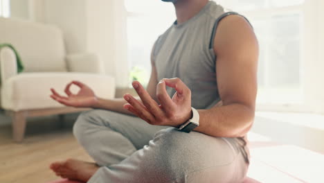 Hombre,-Yoga-Y-Manos-De-Loto-Para-La-Meditación-En-Casa.