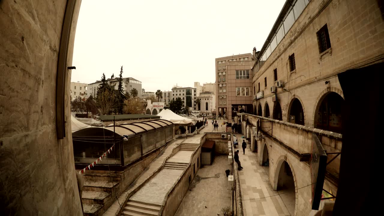 고대 석성 도시 산리우르파 (sanliurfa) 의 동쪽 건축물