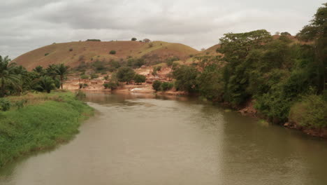 Flug-über-Den-Fluss-Keve,-Angola,-Afrika-6