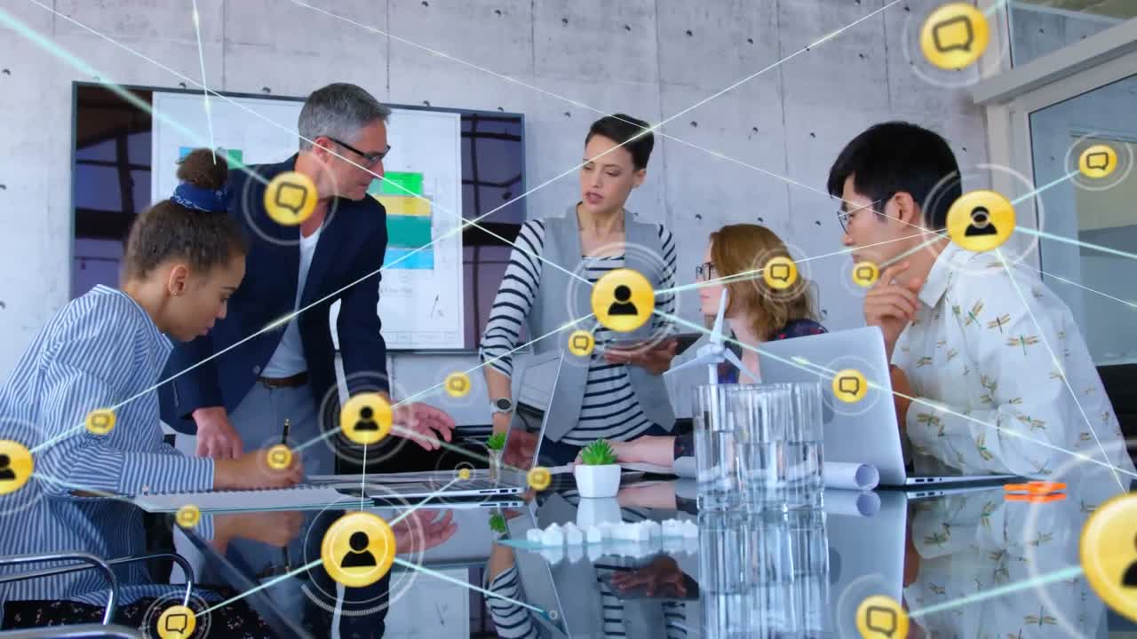 사무실에서 다양한 비즈니스 사람들에 대한 연결 네트워크의 활성화