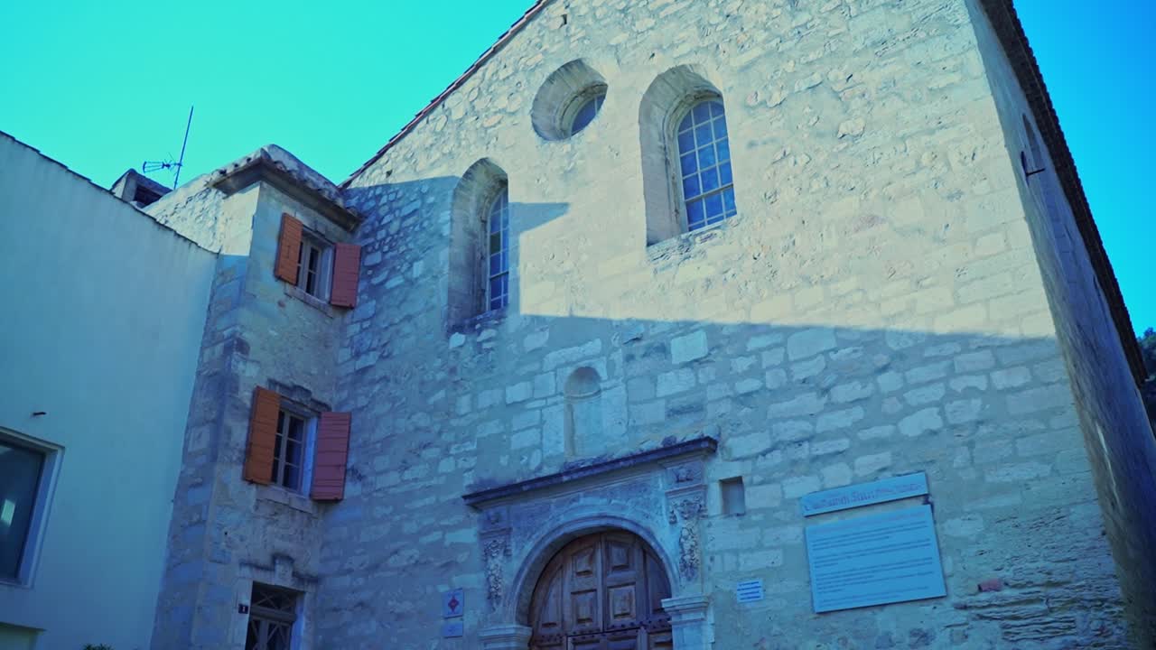 프랑스 의 한 마을 에서  ⁇ 빛 에 빛나는 작은 교회