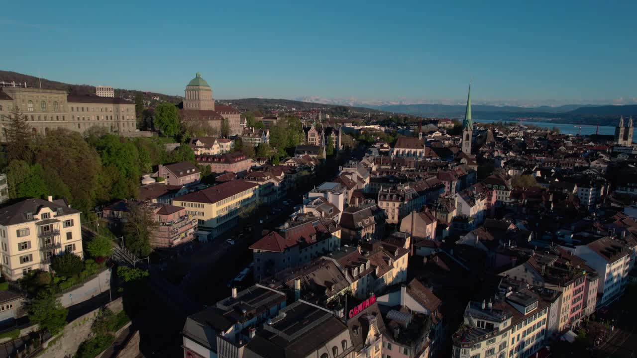 취리히와 강 limmat와 호수 일몰, 스위스의 공중 도시 비행