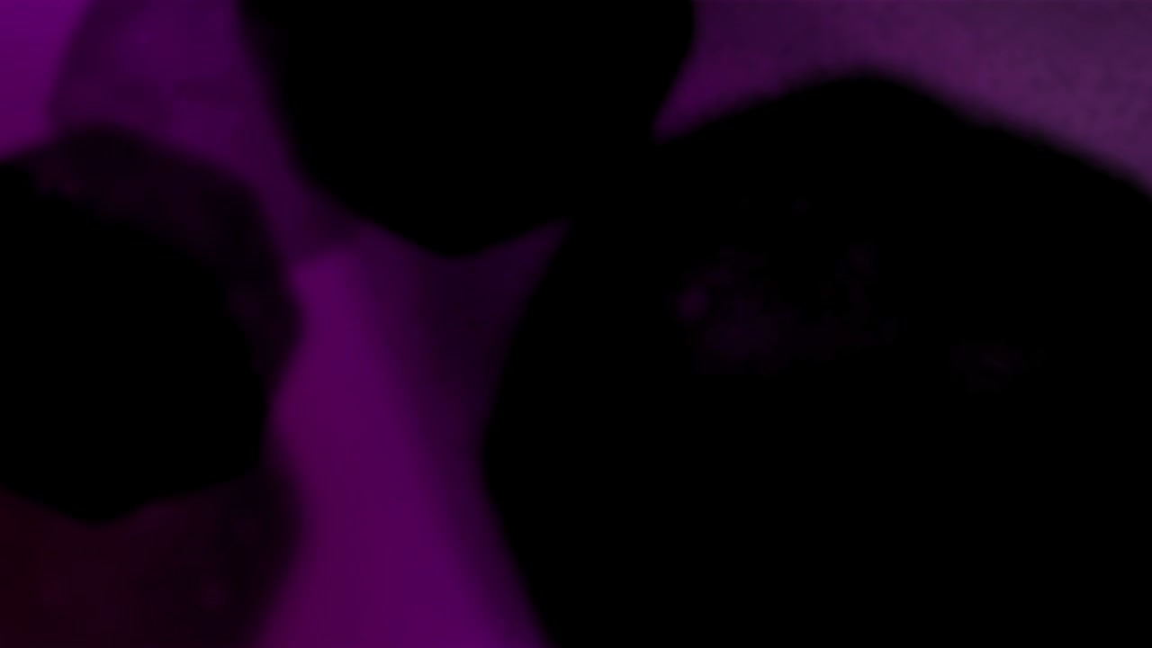 microscopio químico de bucle púrpura oscuro