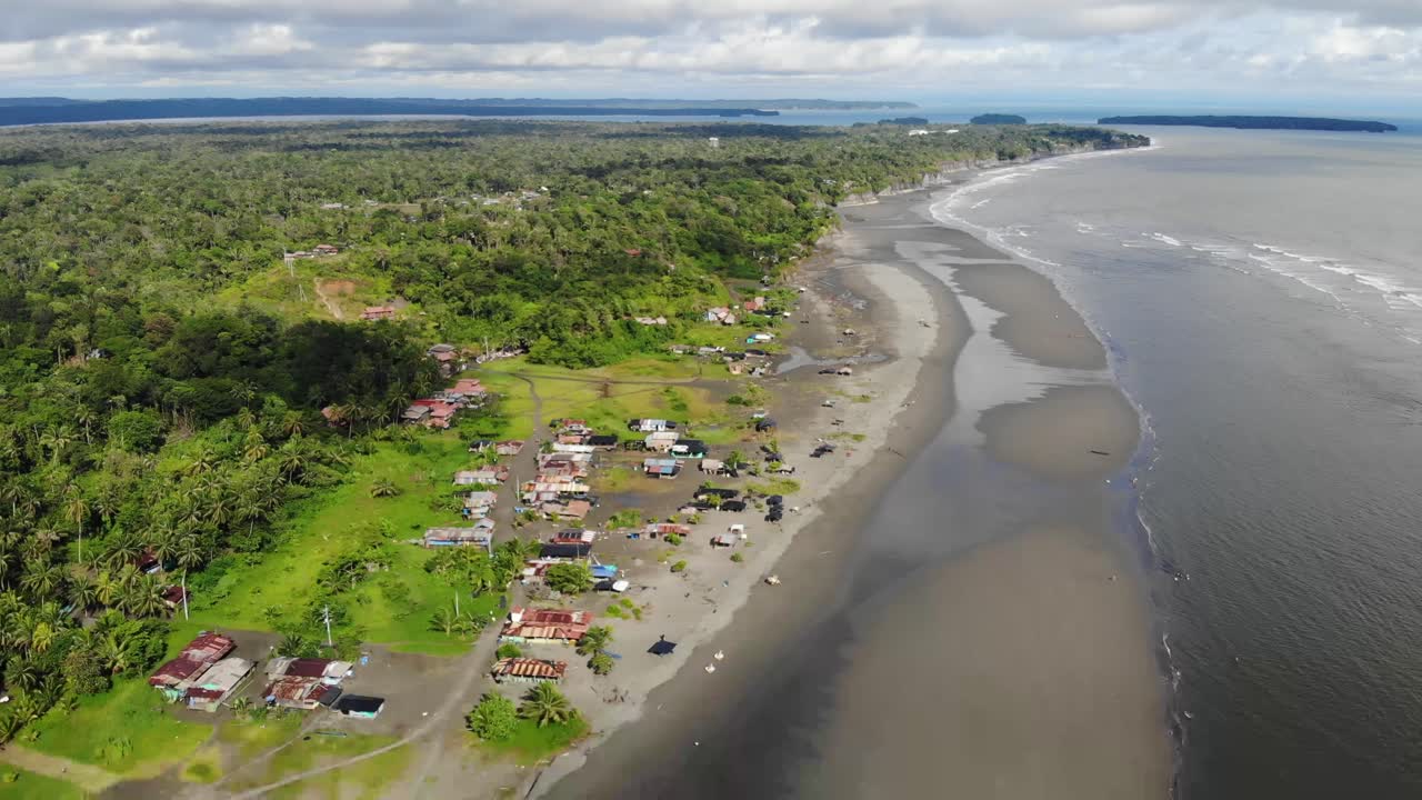 drone sobre playas del pacifico colombiano