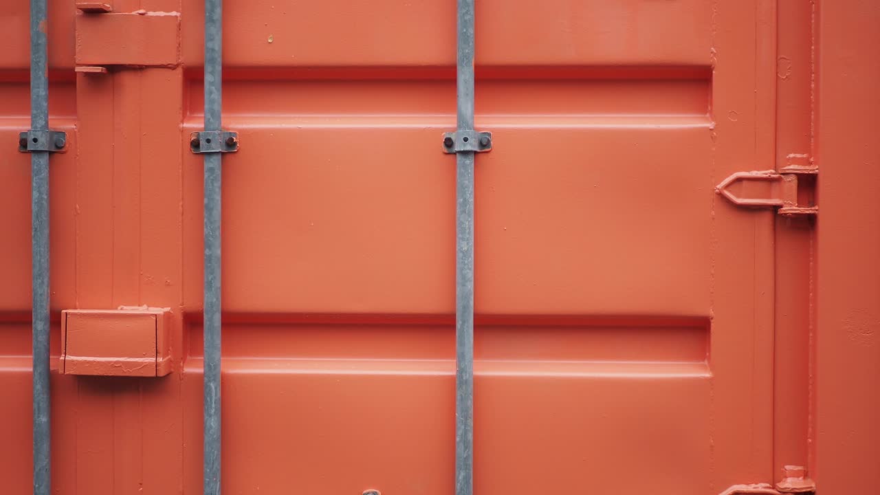 오렌지색 화물 컨테이너의 클로즈업