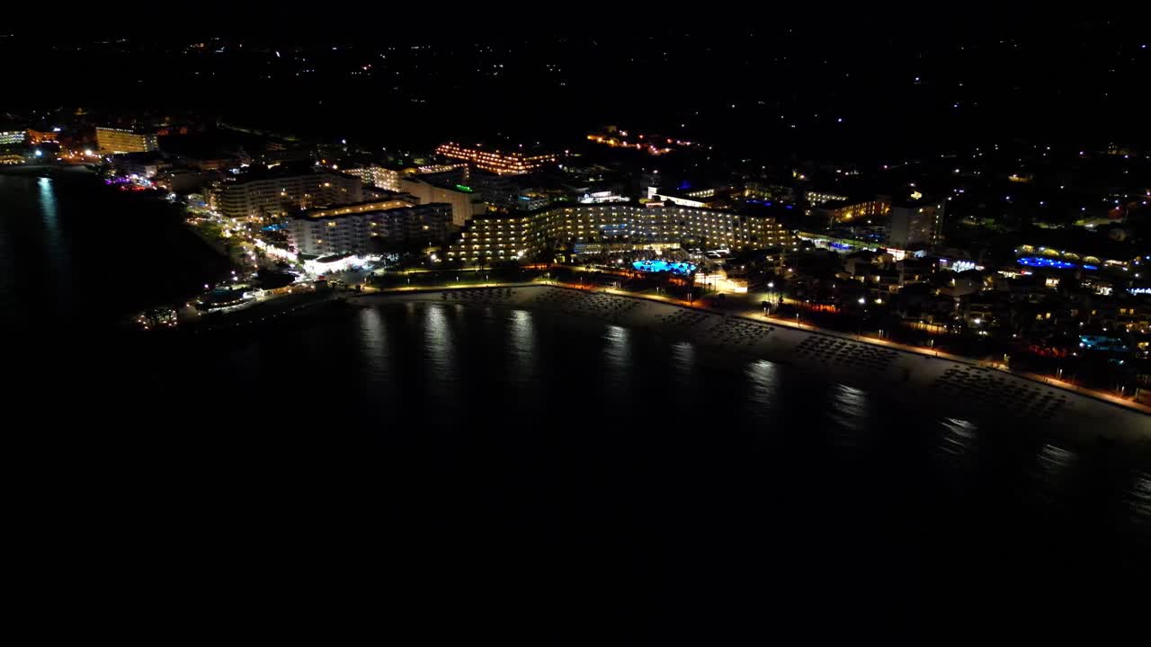 paisajes nocturnos en el paraíso turístico tropical cerca de sa coma en mallorca españa
