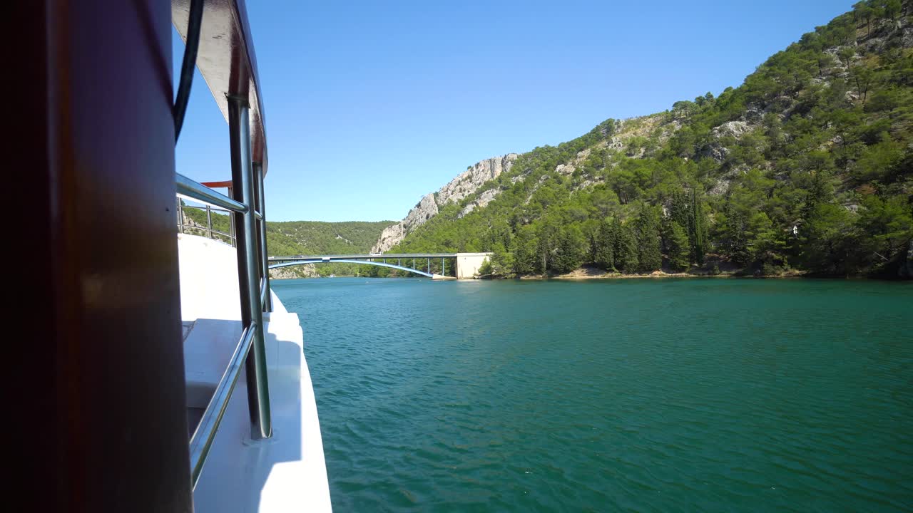 vista del río en un ferry en skradin šibenik-knin condado croacia