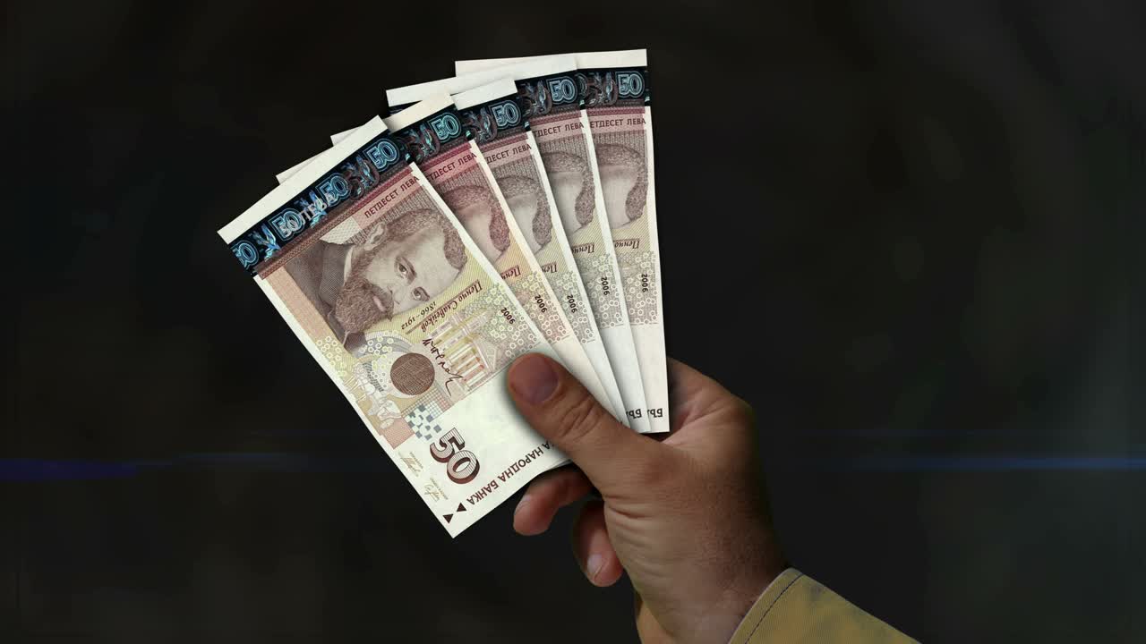leva búlgara dinero ventilador de billetes en la mano