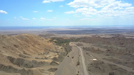 paisaje realmente hermoso, al borde del desierto de lut