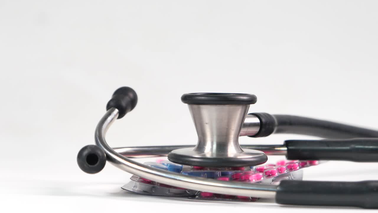 stéthoscope et pilules