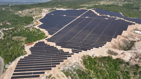 Sonnenkollektoren-Erzeugen-Nachhaltige-Grüne-Energie-Aus-Sonne