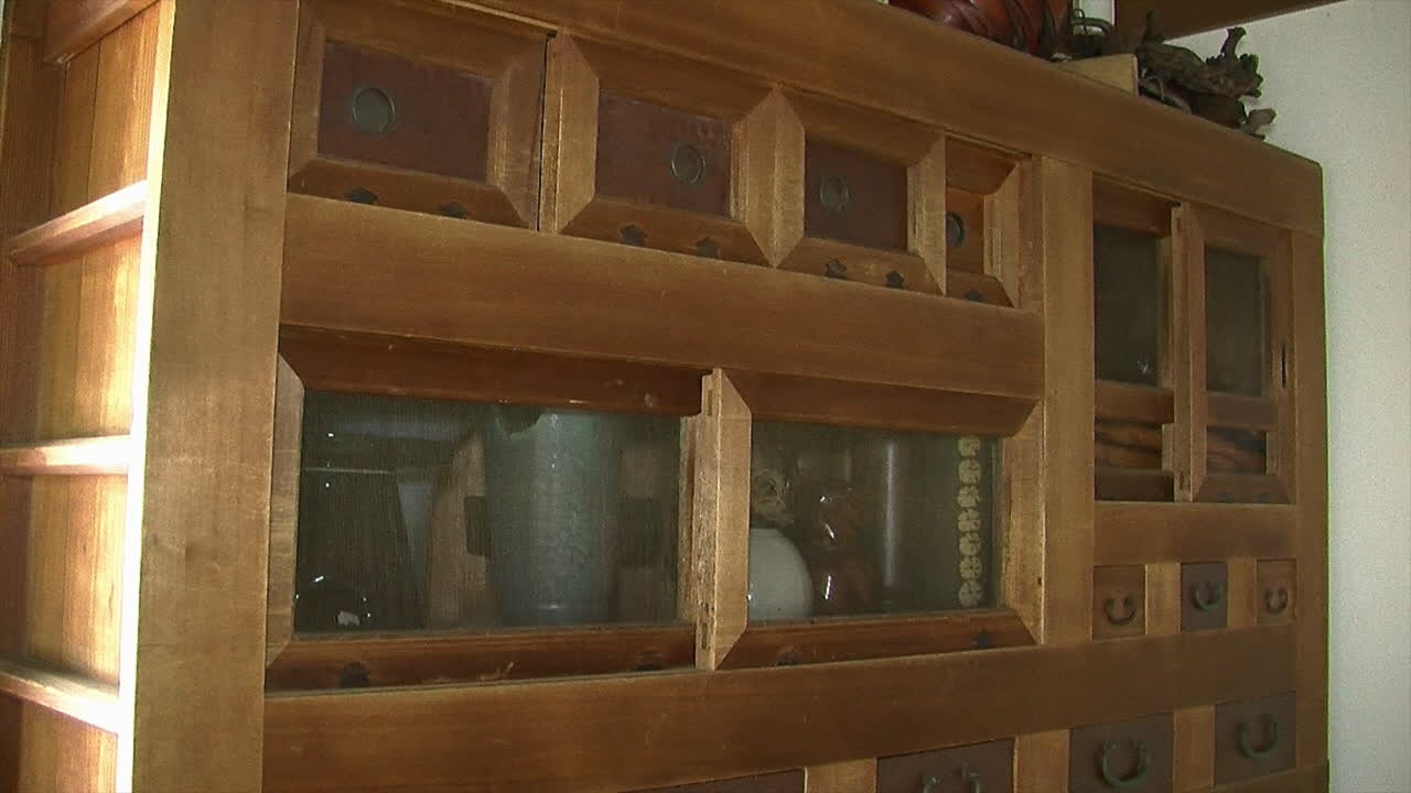 일본 tansu 캐비닛에 아래로 기울이기