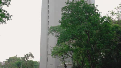 Reserve-Bank-Of-India-Building-With-People-And-Traffic-In-Mumbai-India