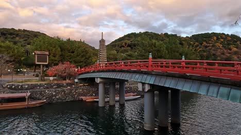 el puente asagiribashi en uji, kioto