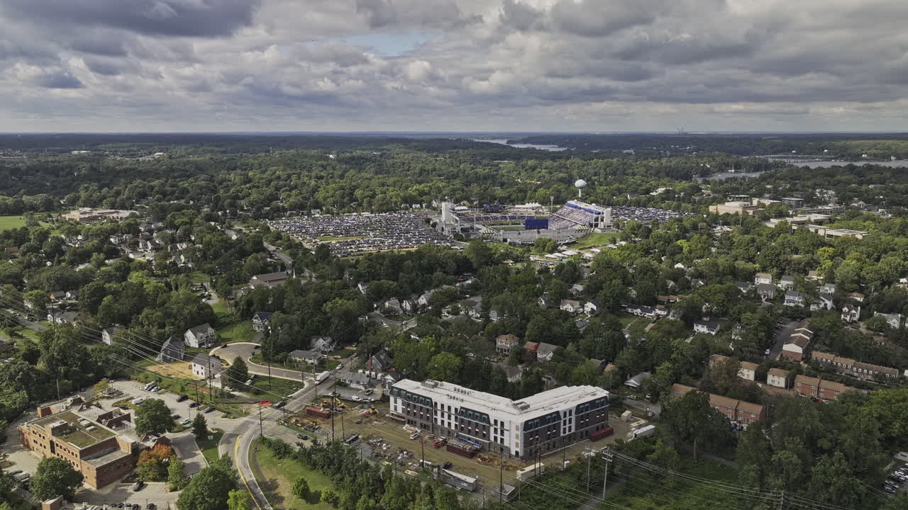 анаполис мэриленд воздушный перелет v19 и вокруг жилого района, захватывающий виды мемориального стадиона военно-морского корпуса, адмирал хайтс и реки северн - снято с mavic 3 pro cine - сентябрь 2023