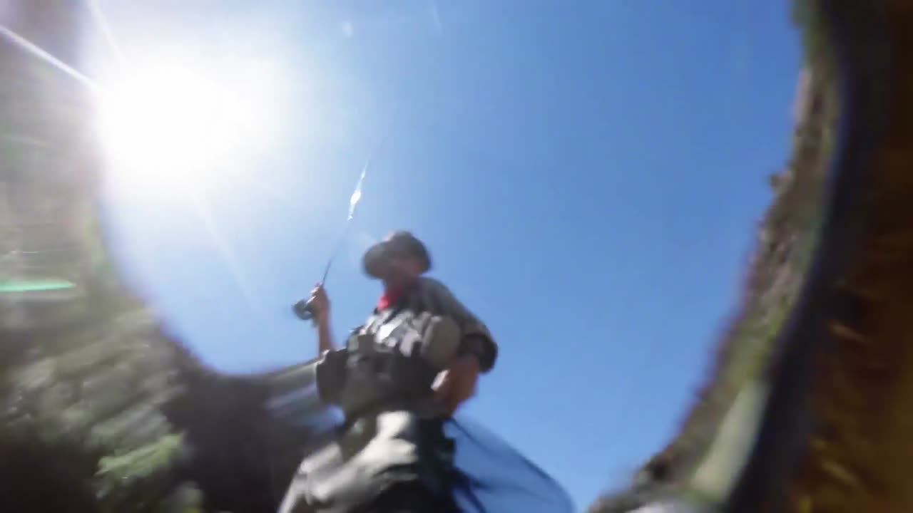 강에서  ⁇ 시를 하는  ⁇ 시 ⁇