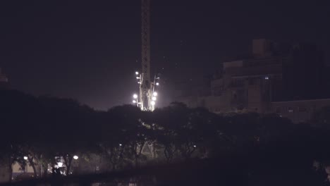 explosiones de fuegos artificiales en la noche, dembele barcelona, españa, tiro estático