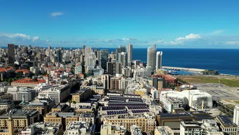 Luftaufnahme-Der-Skyline-Der-Innenstadt-Von-Beirut-Im-Libanon-An-Einem-Heißen,-Sonnigen-Tag