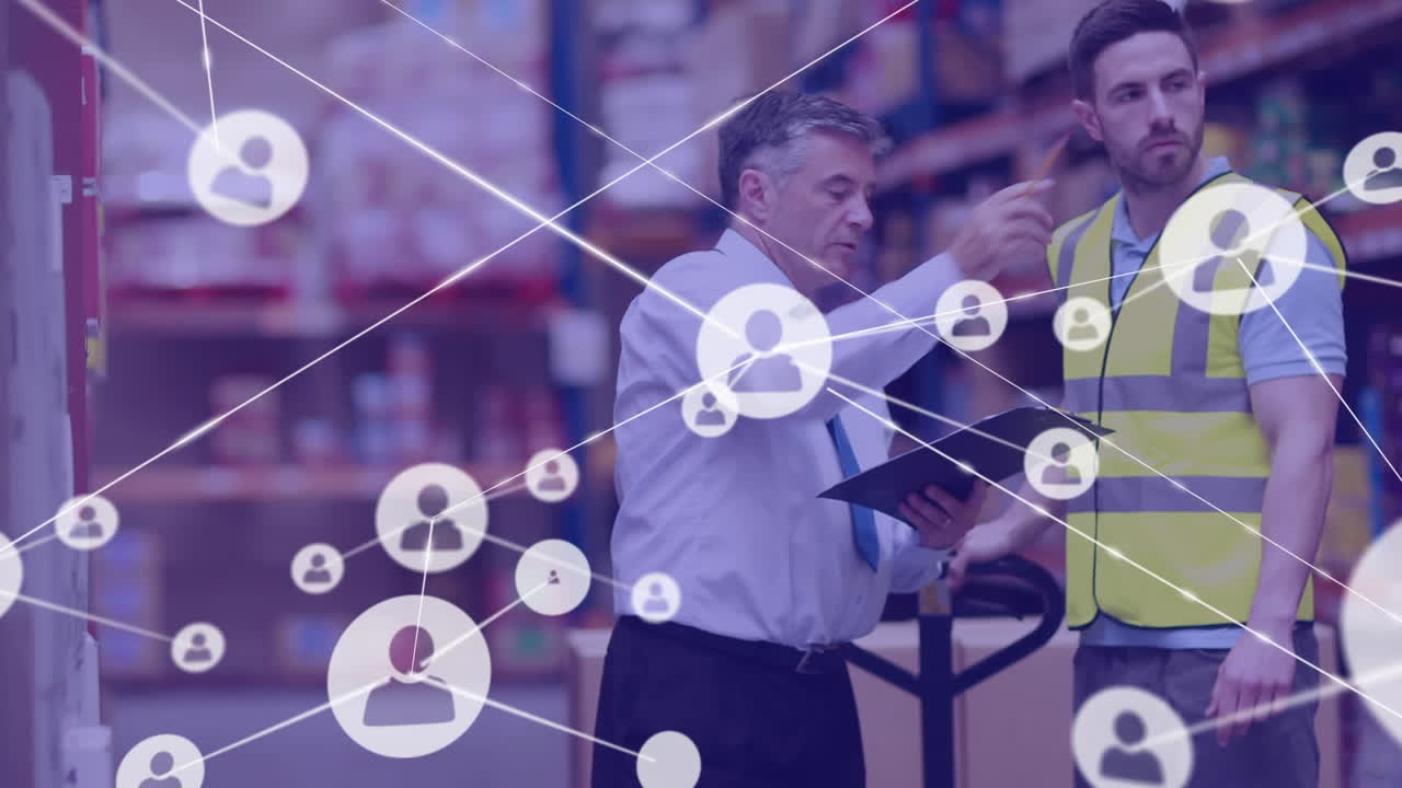 Animazione di una rete di connessioni su diversi uomini che lavorano in un magazzino.