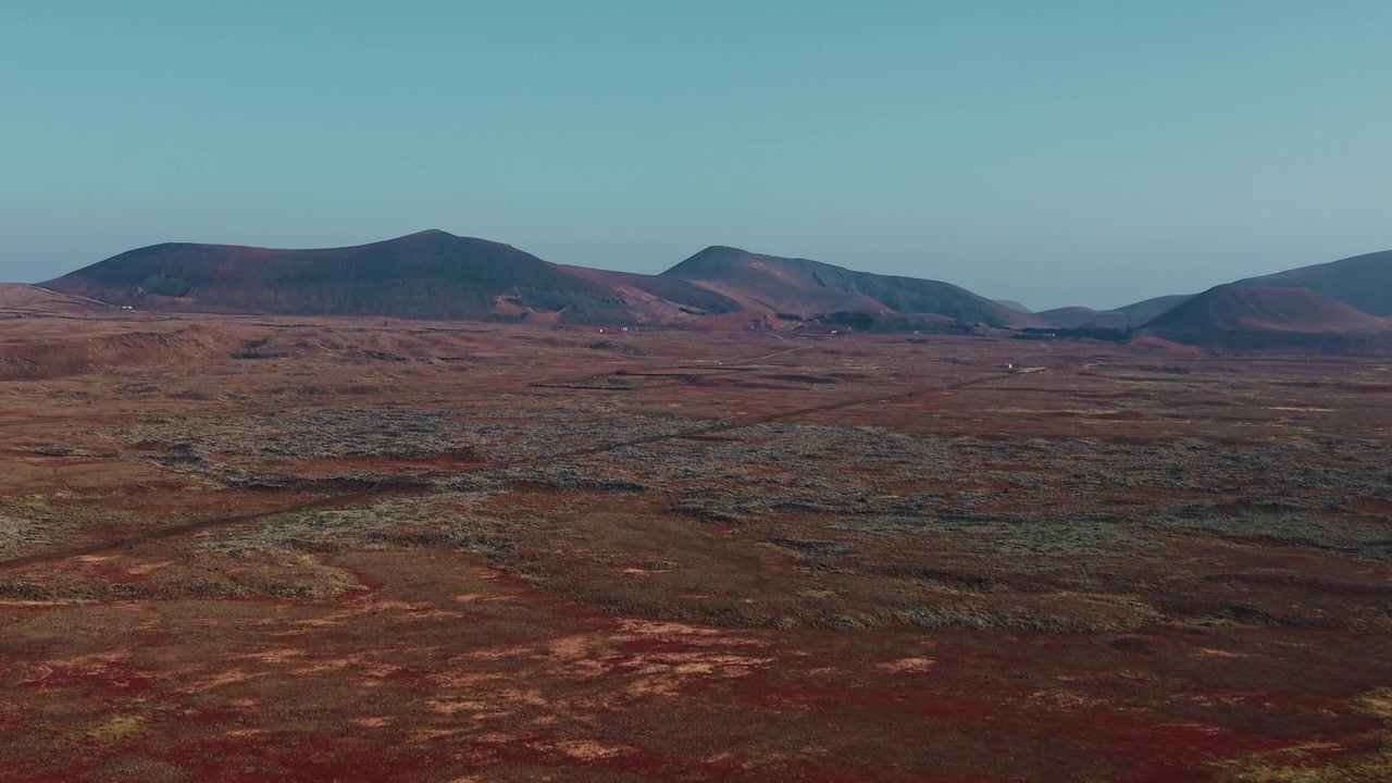 Vista aerea di un paesaggio vulcanico e montagne in Islanda