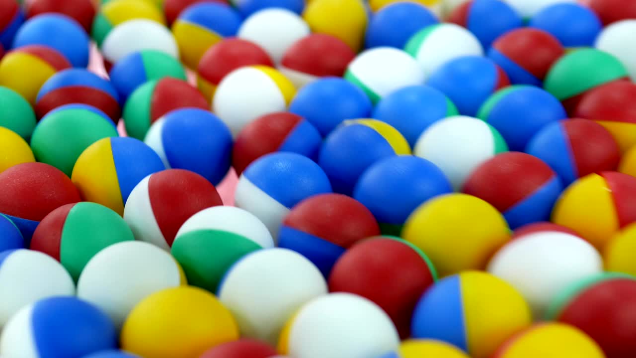 도박 기계 에 있는 다채로운 복권 공