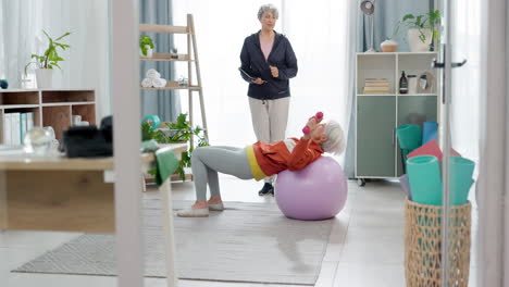 Senior-woman,-exercise-ball