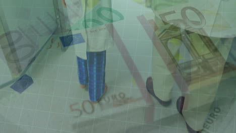animación de billetes de euro sobre un médico caucásico y un niño tomados de la mano y caminando en el hospital.