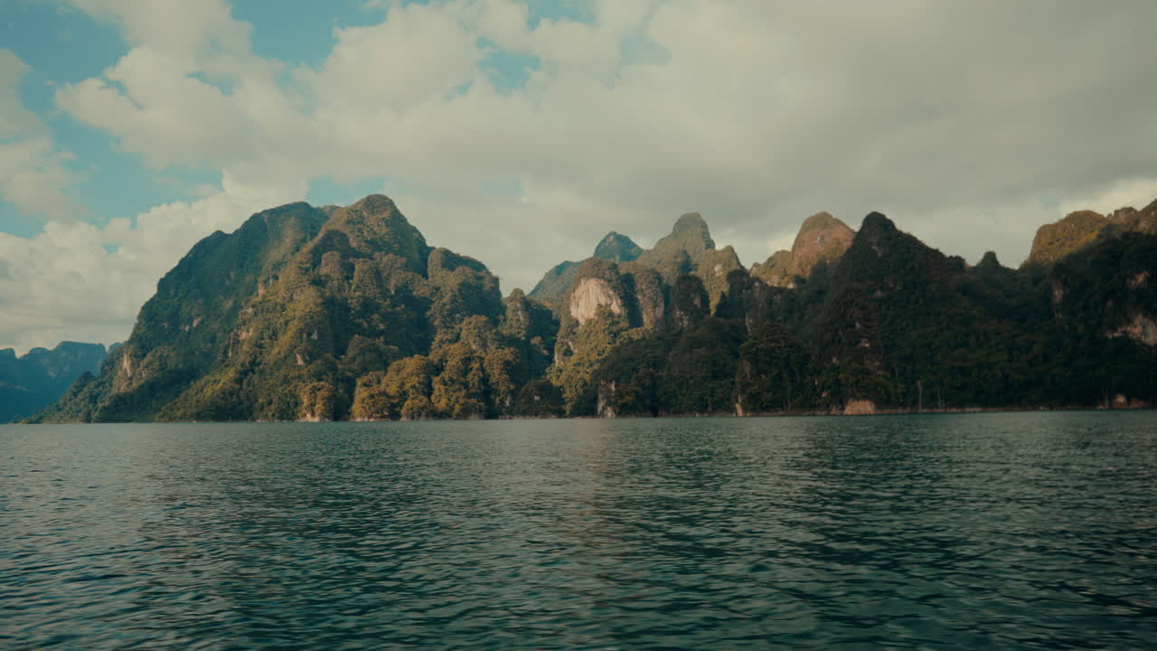 호수  의 산악 풍경